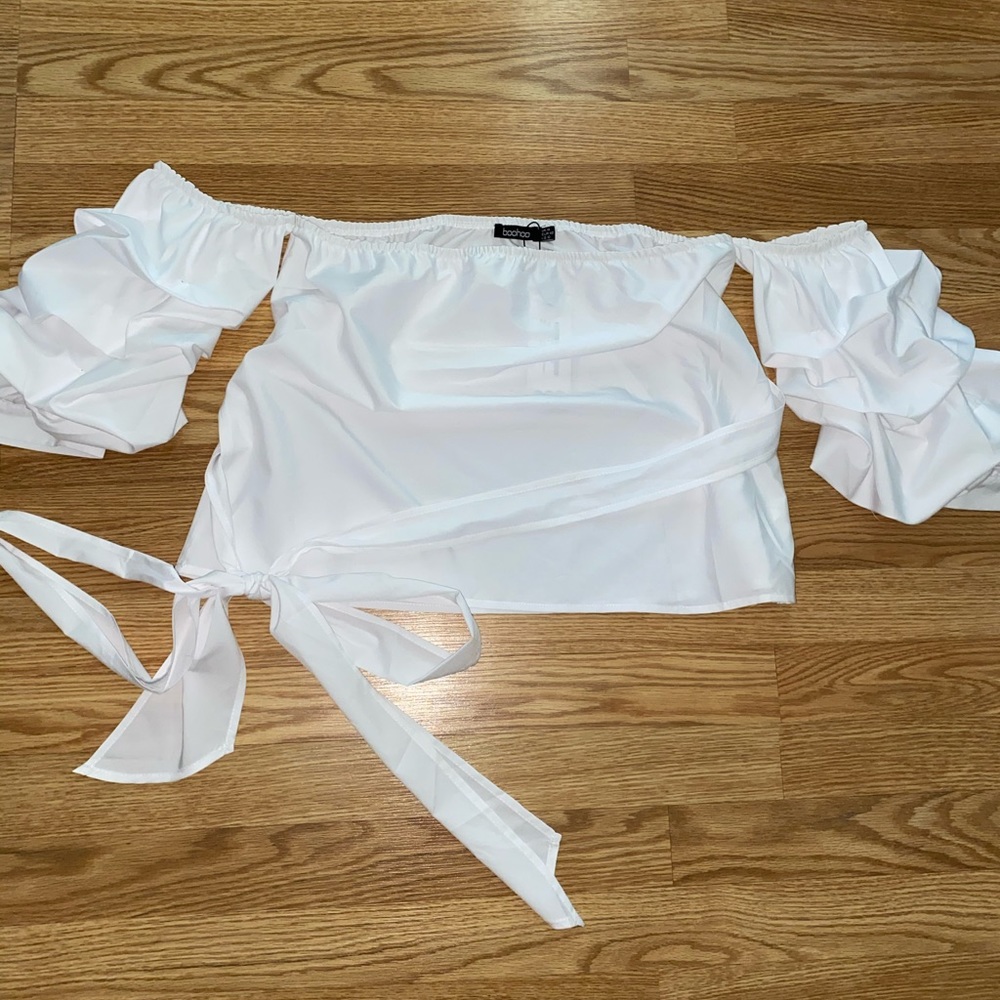White fluffy sleeves crop top (unworn)